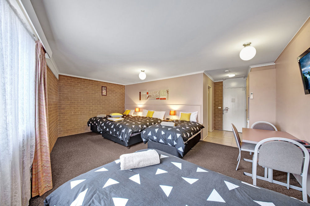 Deborah Motel